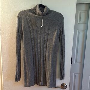 Magaschoni Gray Turtleneck Sweater with Ribbed Texture
